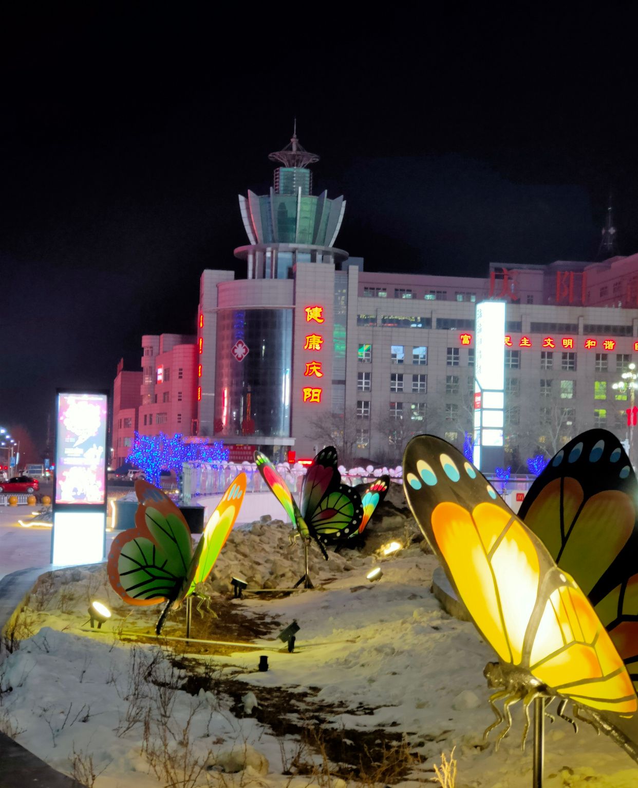 甘肃省庆阳市西峰区最繁华的地方,看看中心城区什么样