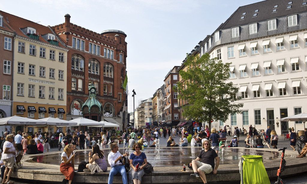 行走在欧洲最早,最长的商业步行街,体验古老街区的温馨生活