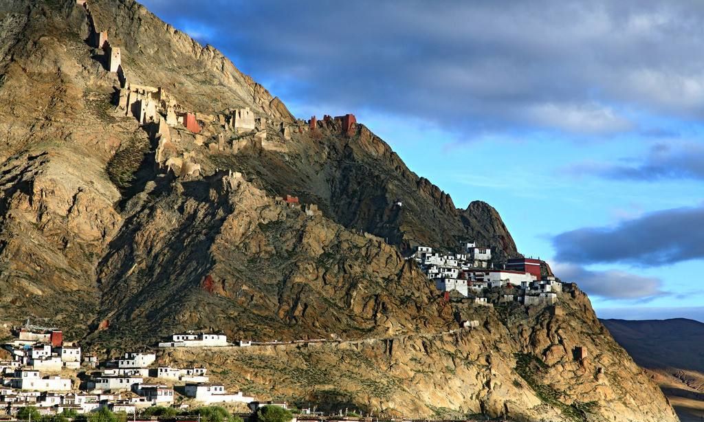 珠穆朗玛峰脚下的县城,西藏定日县