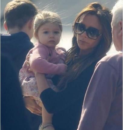 还记得?肉嘟嘟的小七曾吐舌头萌化全世界,如今已向漂亮趋势发展