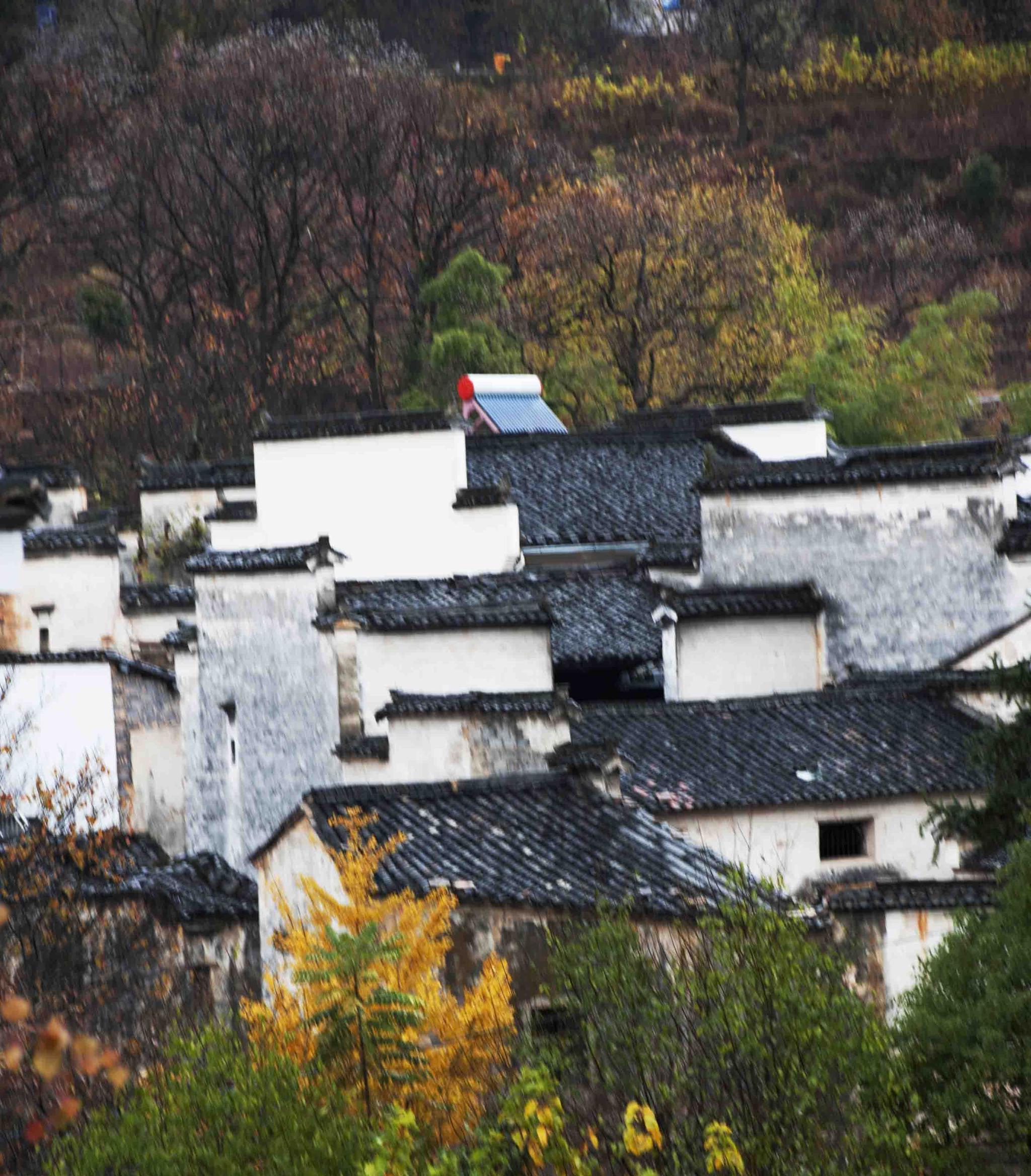 最美乡村:安徽黄山黟县雨中的塔川