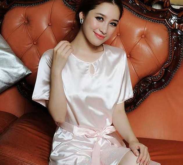 爱穿丝绸的美女喜欢吗?