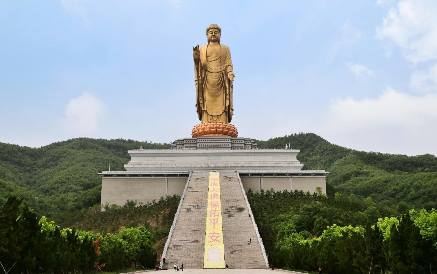 全国"最高"的佛像,高度达208米,游客抱一次佛脚却需50元!