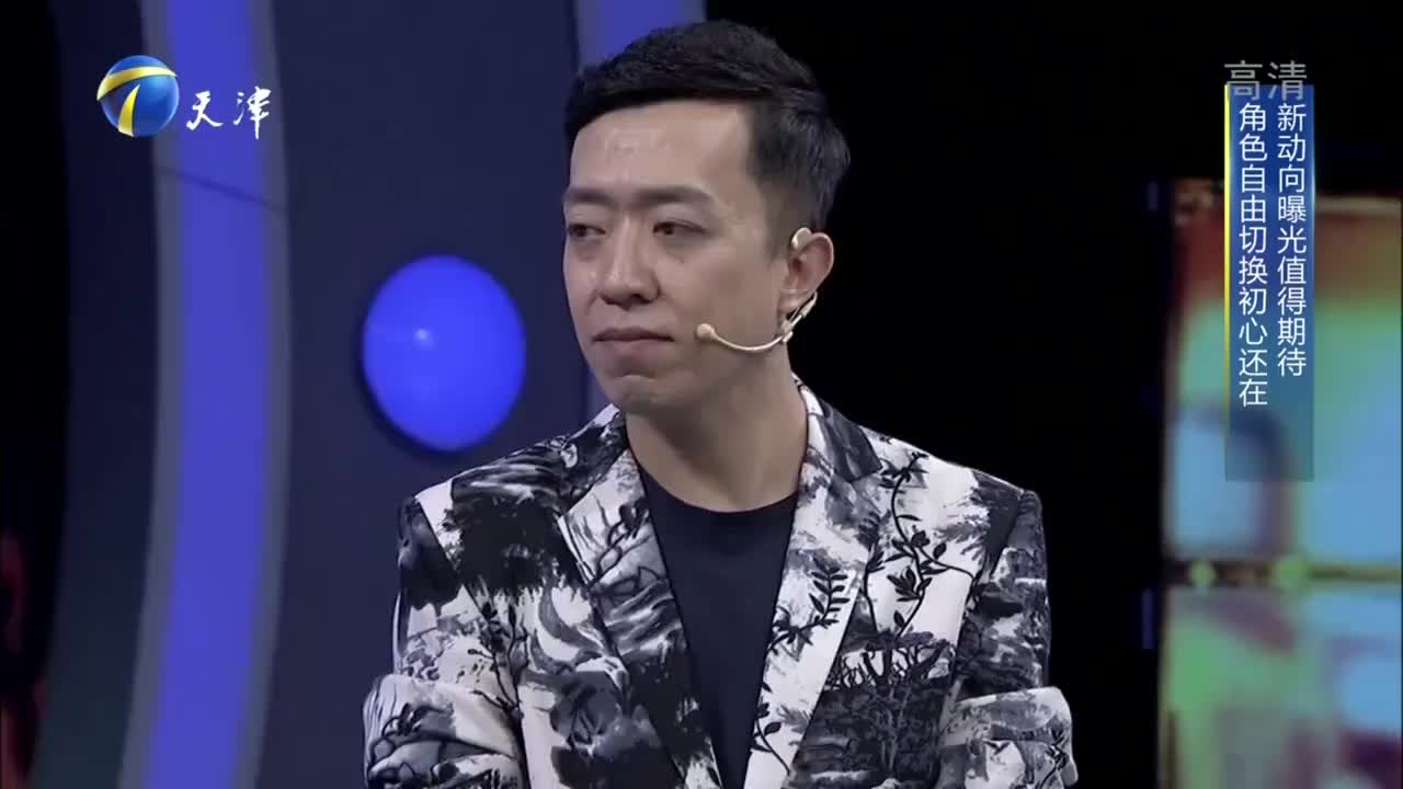 美女相声演员艾莉现场演唱《明月几时有》旋律优美动听