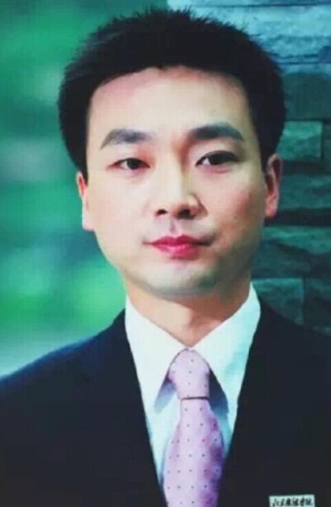 央视主播康辉青涩旧照曝光英俊潇洒那时的他长这样