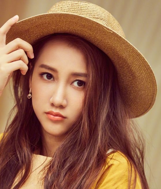 明明32岁,偏偏像22岁!|弦子|明明|年龄_新浪新闻