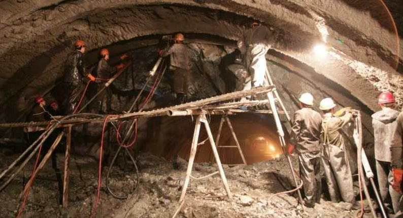 国内一隧道耗13年开凿,仅为5短时间的路程,涌现的水堪比15