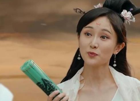 还记得灵魂百度中的花凝雪吗?在这部剧中却是