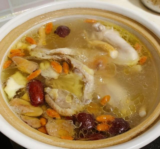 年饭参汤推荐--当归红枣枸杞炖鸡汤