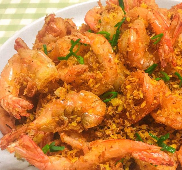避风塘炒虾by 教父家常菜这是香港茶餐厅的招牌菜,经过我的改良,变成
