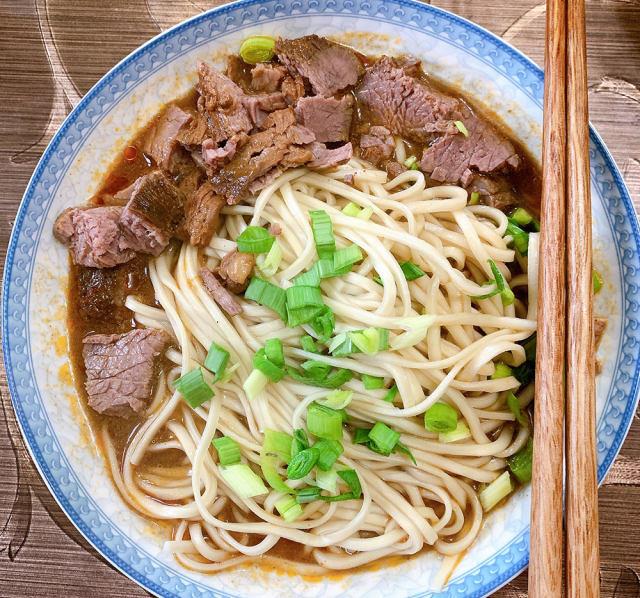 牛肉面,一口气干掉一大碗