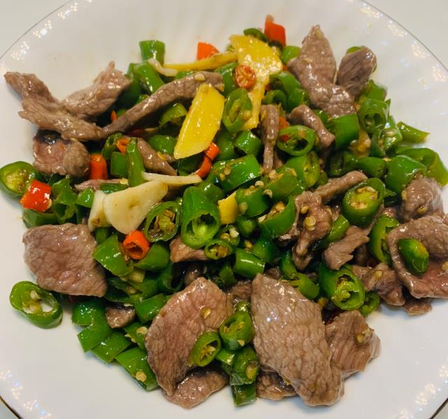 尖椒炒牛肉,超级简单下饭菜