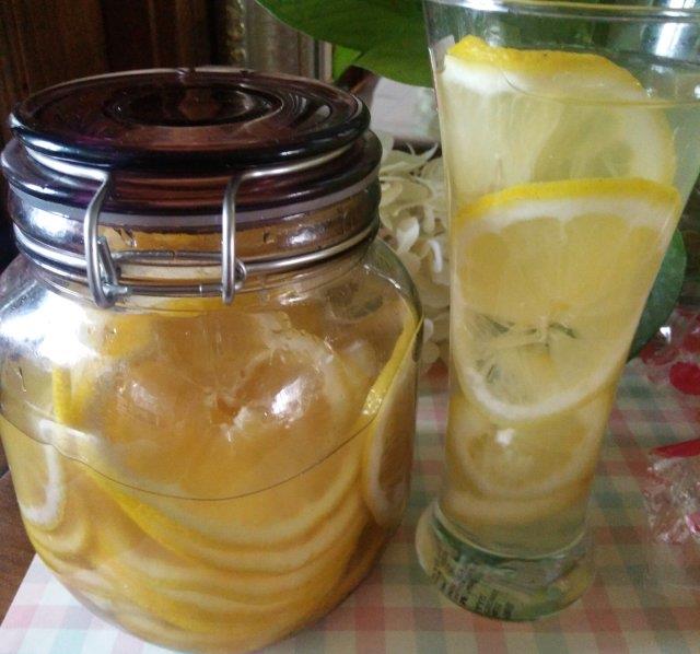老冰糖蜂蜜柠檬水,酸甜可口,醒脑提神