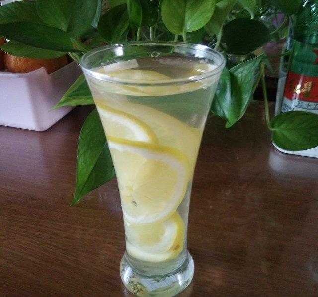 老冰糖蜂蜜柠檬水,酸甜可口,醒脑提神