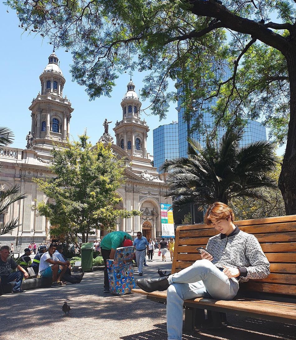 组图exo队长suho漫步智利街头简约造型长腿比例惹人羡