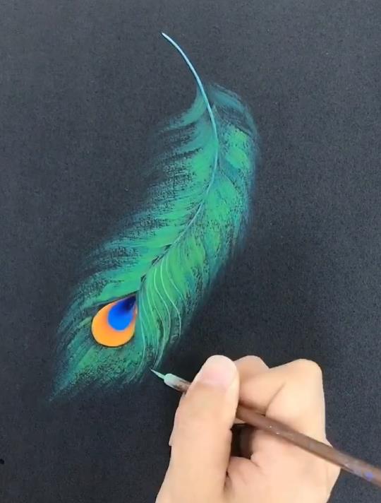 美术生教粉丝画羽毛,看着简略做起来难,网友:缺的是你的手