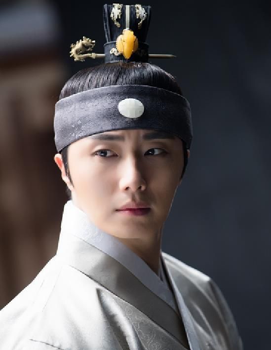 韩剧獬豸公开一组丁一宇的宣传照古装造型超帅气的欧巴