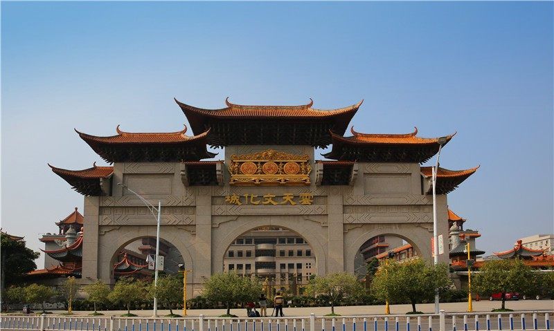 台商二十年三十亿打造云天宫,660顿铜佛像如何运六楼?