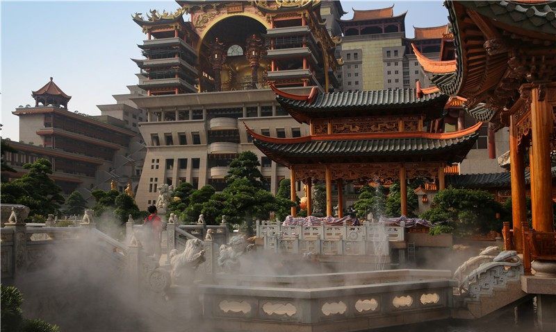 台商二十年三十亿打造云天宫,660顿铜佛像如何运六楼?