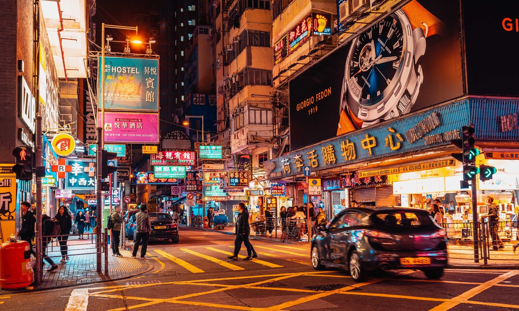 香港街拍 科技感的夜景和复古白天日夜交替