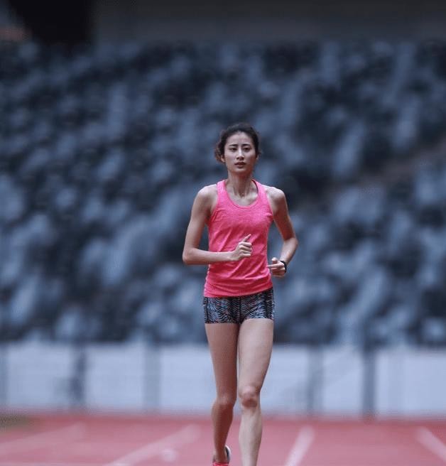 她被称为三级跳远女神,身体素质超乎常人,21岁就夺世界冠军!