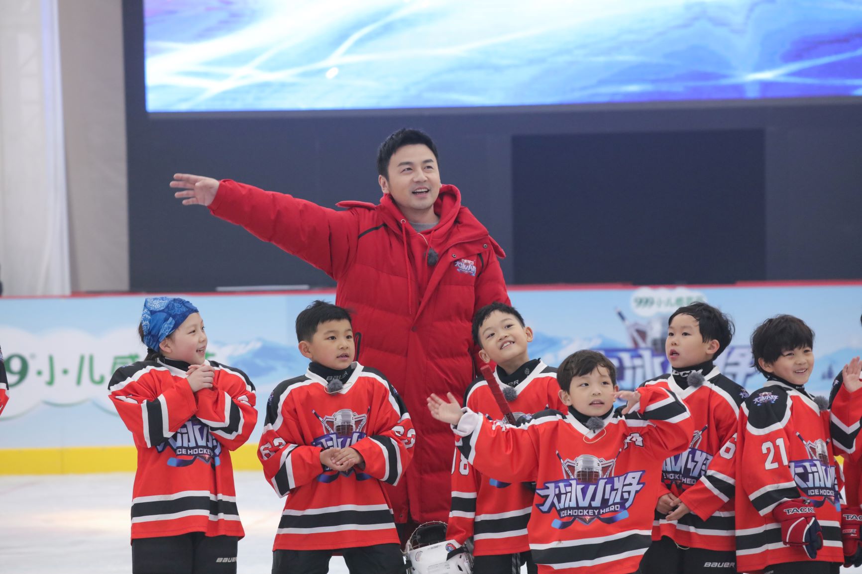 易烊千玺雷佳音鼓舞小将 金教练放话"努力打结果我承担"