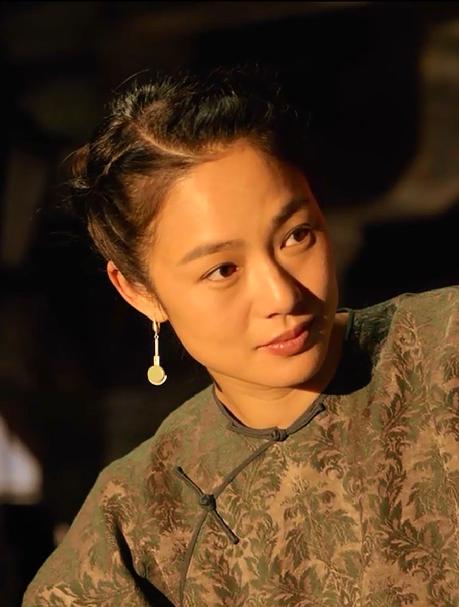 邪不压正中的周韵,被称为国民美人,人如其名,韵味十足!|姜文|大佬|导演|大气_新浪新闻