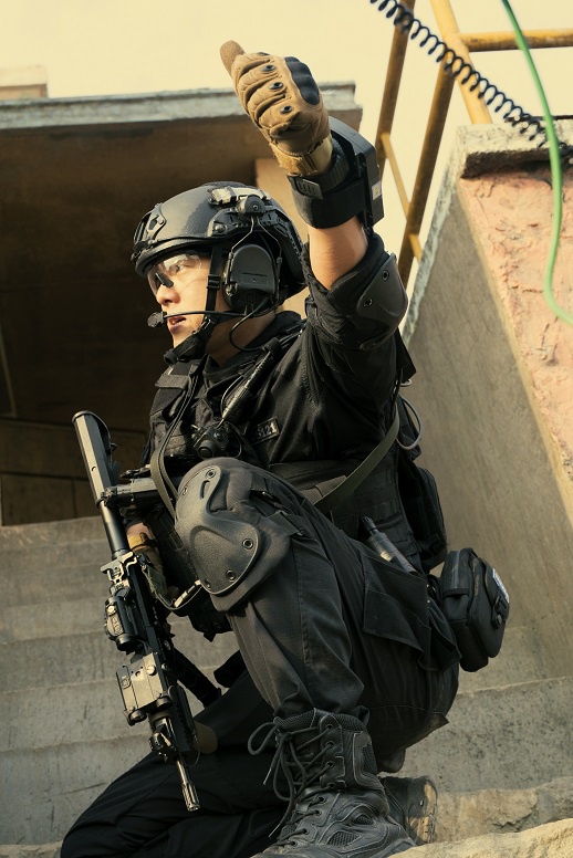 电影《特警队》高燃热映 凌潇肃硬核演绎引网友沸腾|特警队|凌潇肃|硬