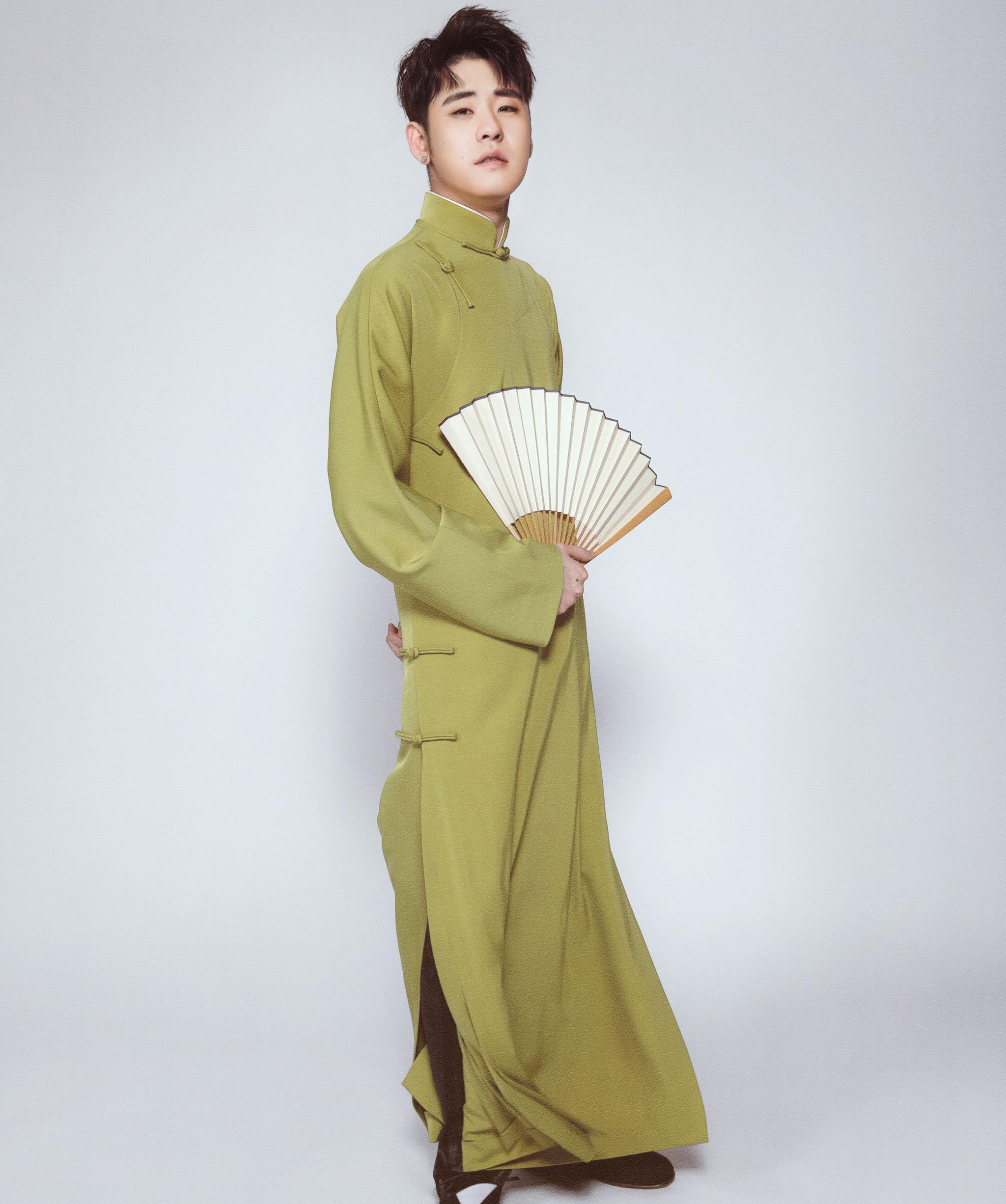 七彩少年张云雷每个颜色的衣服都帅其中穿这个颜色最好看