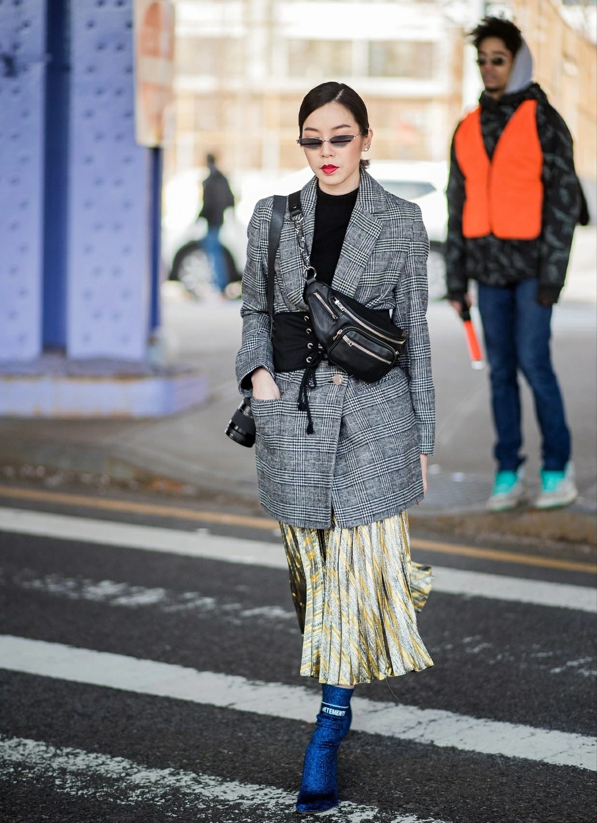 早春藏肉穿上衣服就很瘦百褶裙配西装,又帅又美又有范,潮流搭配