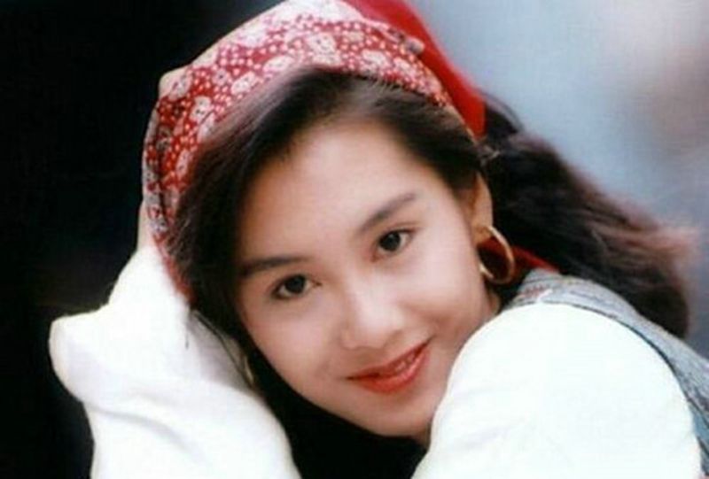 天生俏丽,清纯可人,女神朱茵五张少女时期的老照片欣赏!