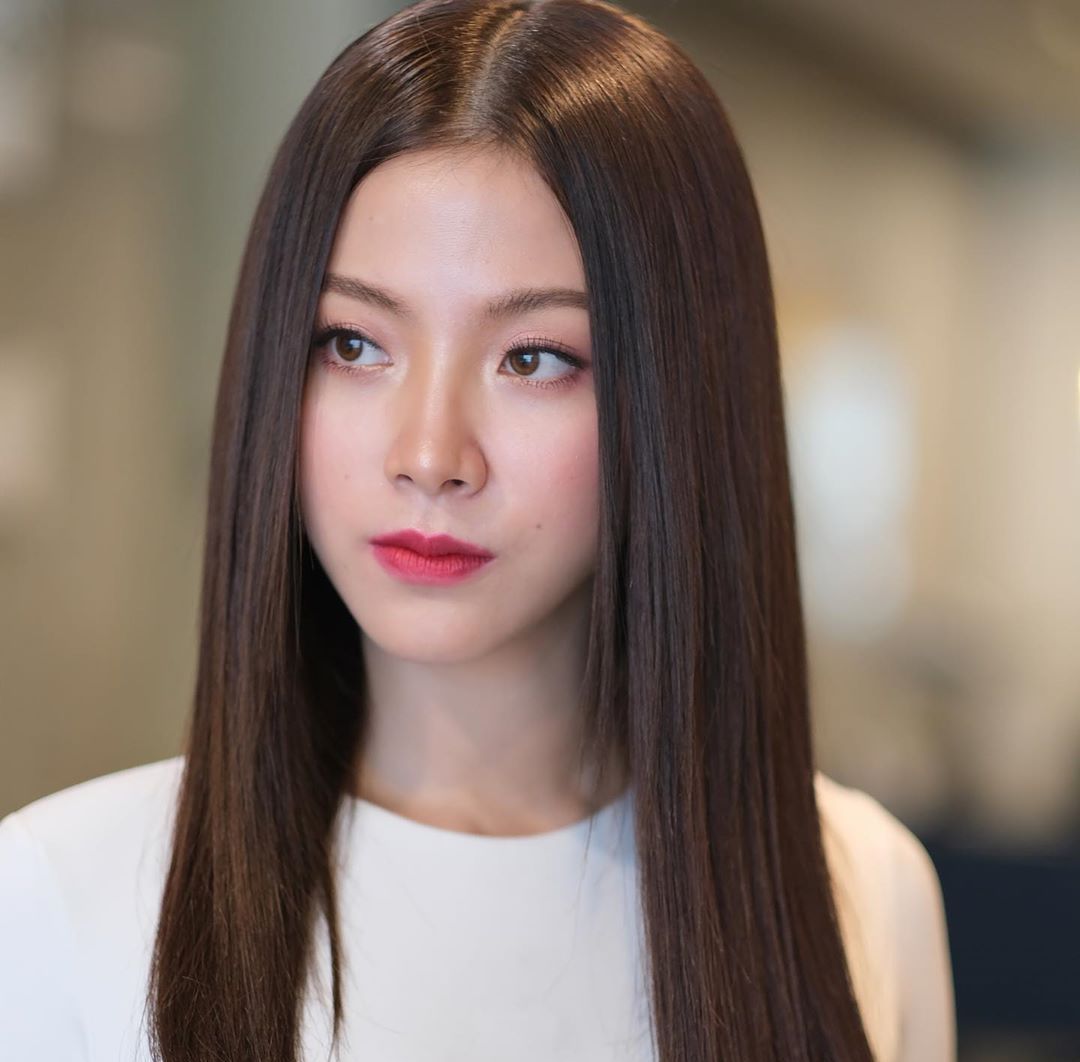 降服魔女的手段女主角平采娜她曾被称为泰国的沈佳宜