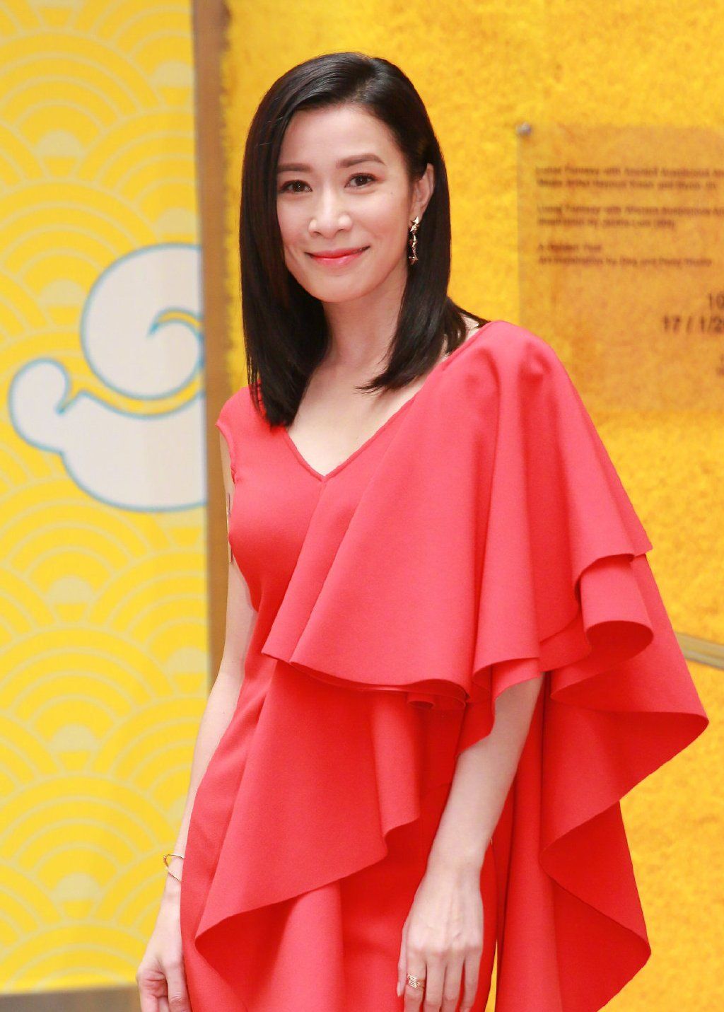 余诗曼:气质独特简约穿搭,优雅与休闲相融洽,简直美极了!