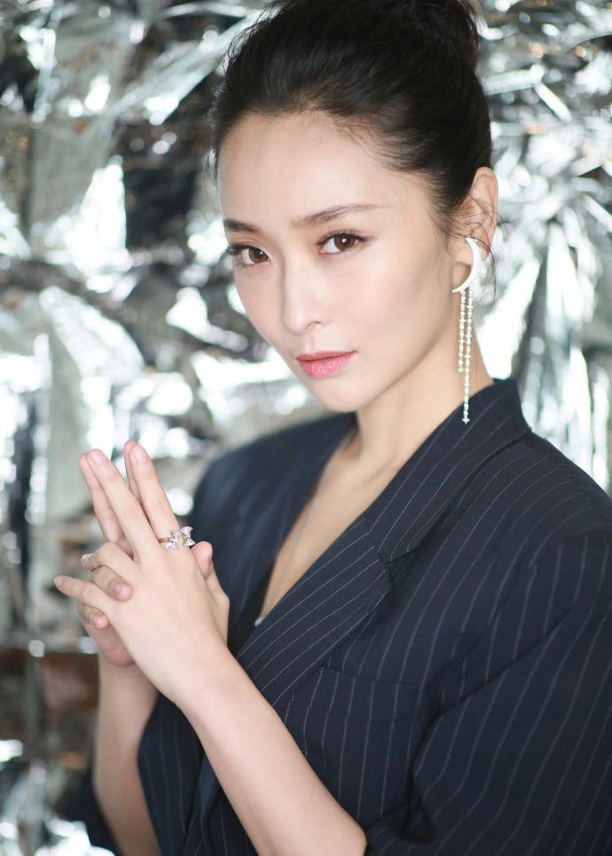 天乩之白蛇传说中的小青李曼到底瞒着我们拍了多少电视