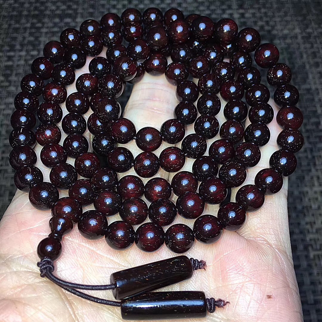 小叶紫檀手串要怎么盘玩才能达到这种包浆