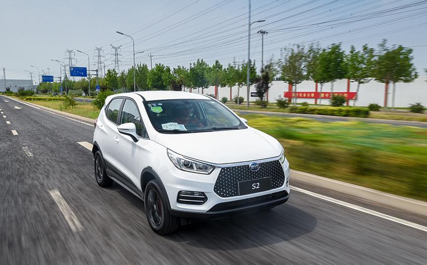 比亚迪s2正式上市补贴后售898万元起