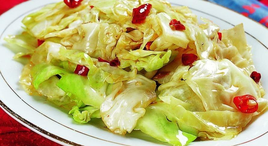 大厨教你手撕包菜的两种做法,好吃下饭不下汤!