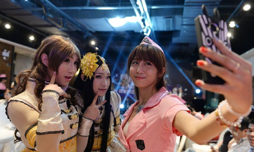 爱丽丝伪娘团由武汉的高校男生组成,是由男生装扮成女生的cosplay团体
