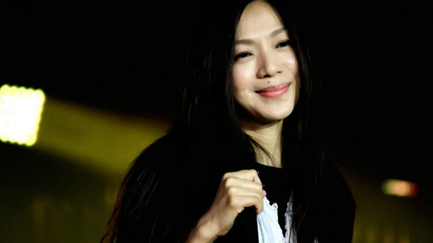 若隐退歌坛不告别,万芳:希望所有影音都下架