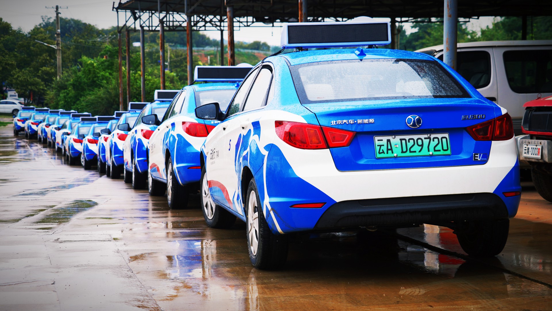 并在各位领导的见证下,由云南能投云能行出租汽车服务有限公司总经理