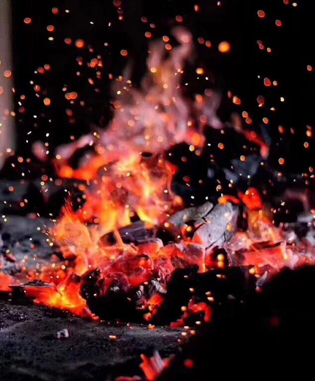 暖炉火旺汤正沸 幽窗棋罢酥饼添