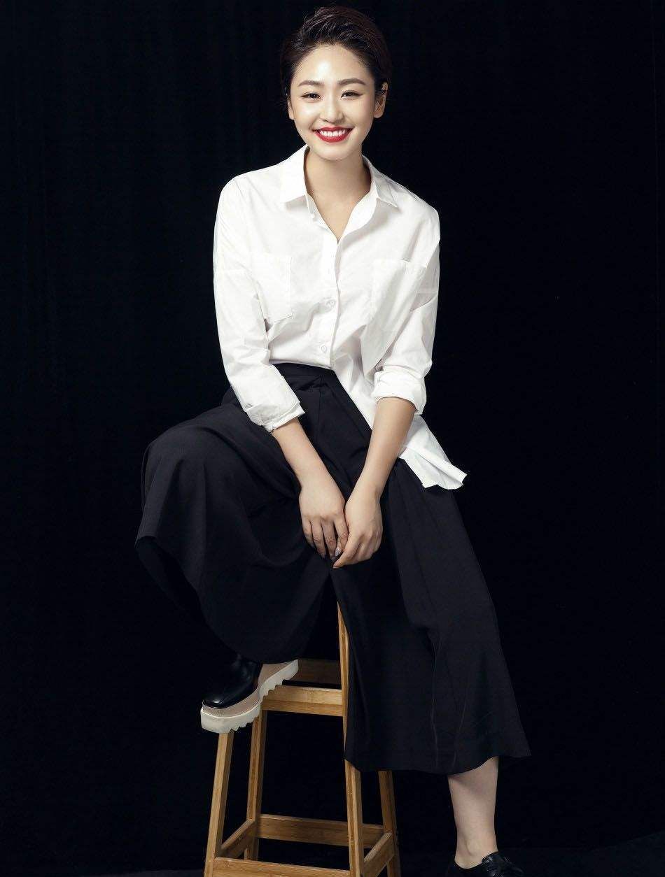 "爱情治愈系小姐"王思思,既可以温柔又可以泼辣,拥有叛逆魅力