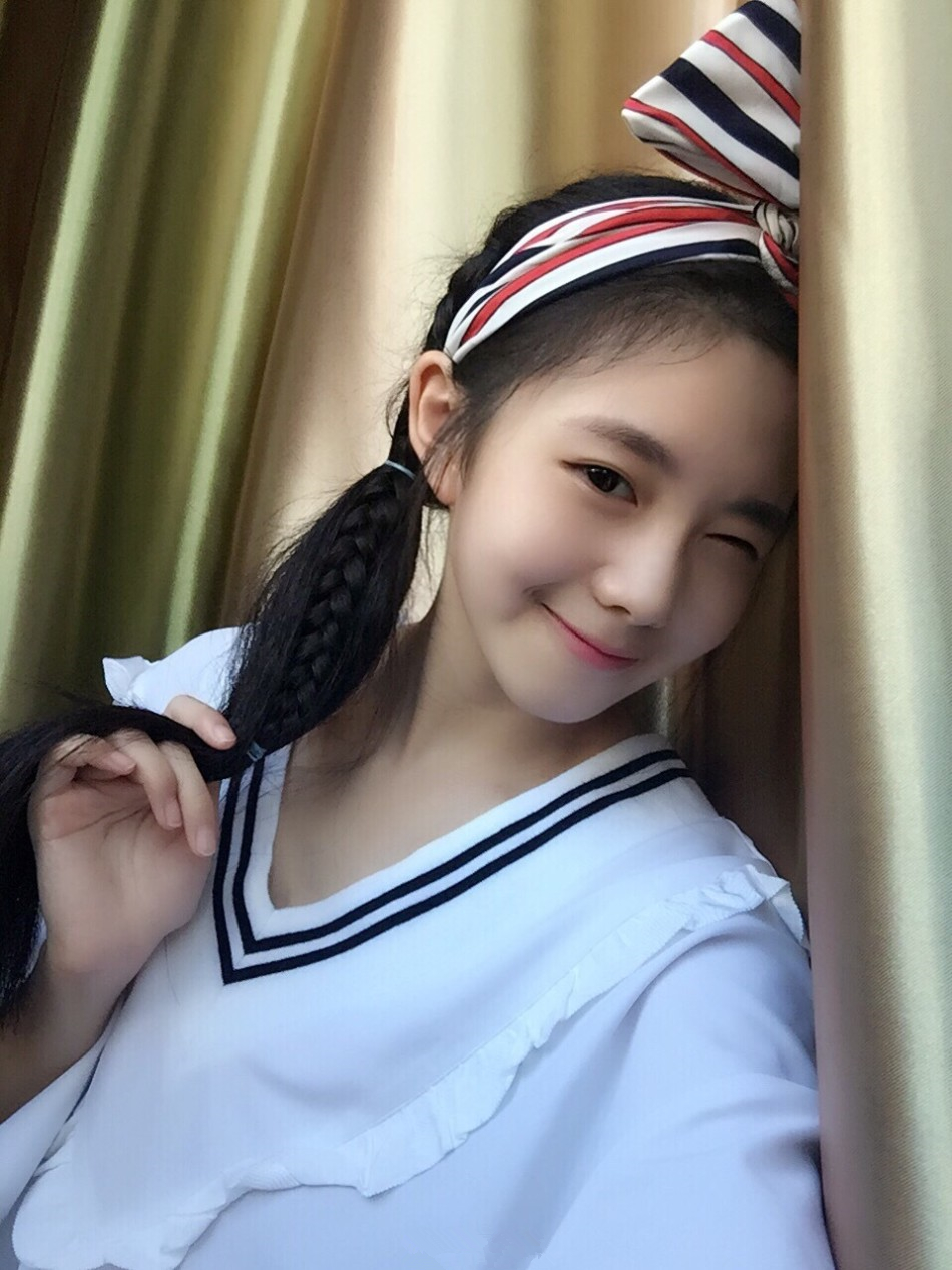 还未满19岁的她被张艺谋选中担任女一号这部电影会让她走红