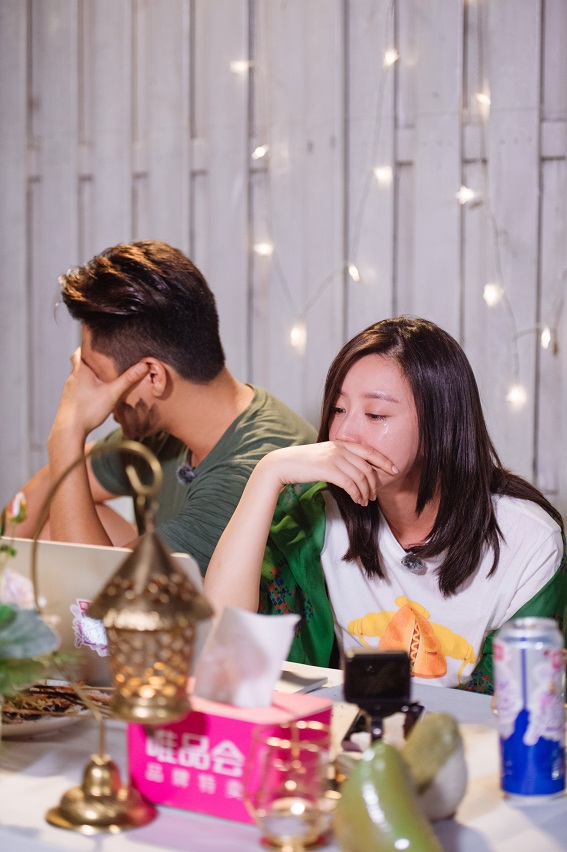 </i>《妻子阿拉善英雄会卷边的浪漫旅行》正式开