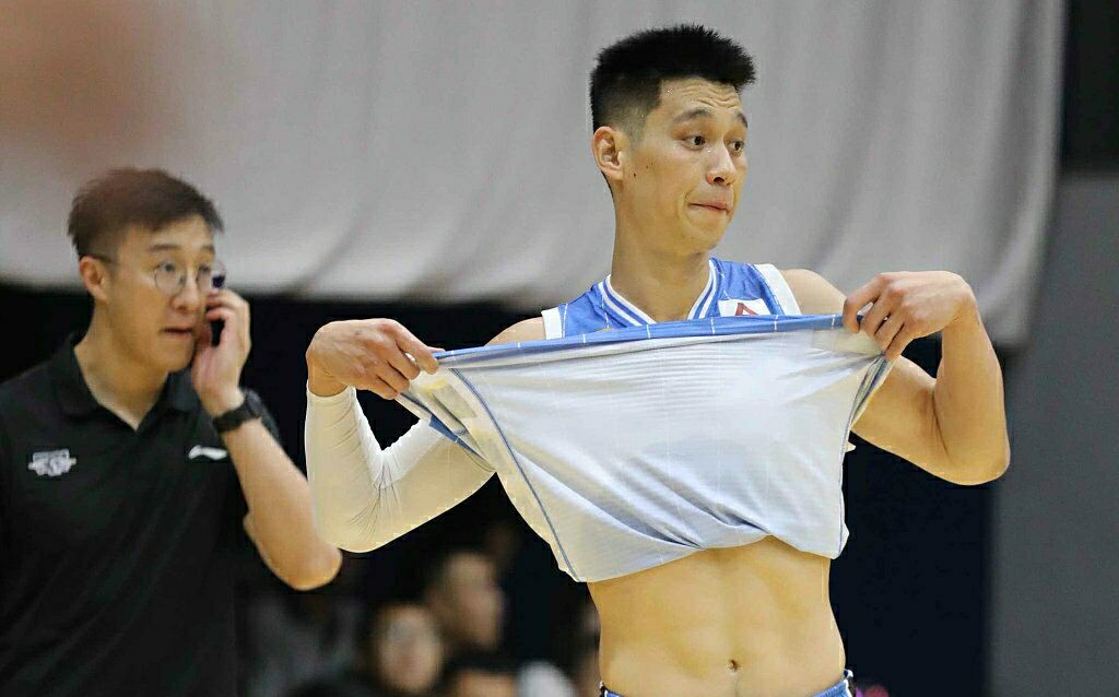 林书豪首秀输球不忘漏腹肌给球迷送福利力求恢复黄金球市