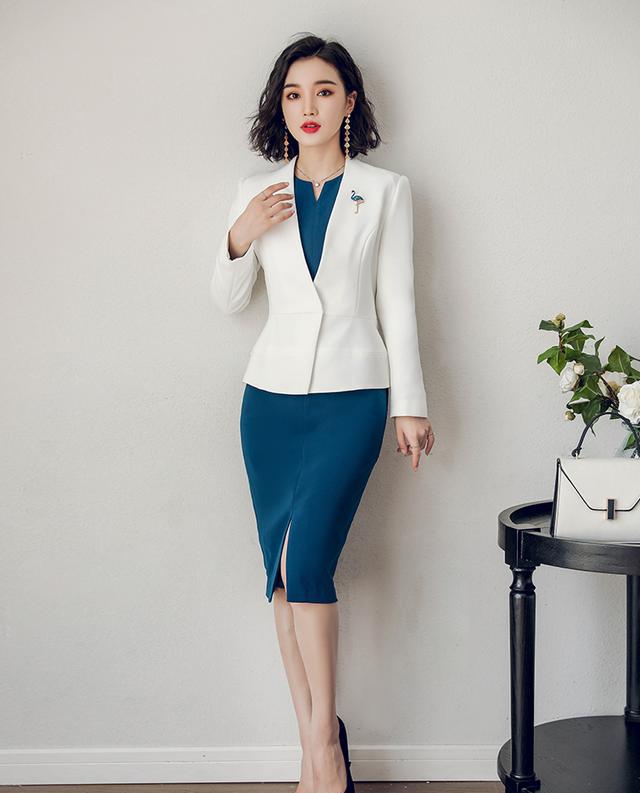 柔软亲肤,衬托身段,显瘦遮肉,很是清新透爽,尽显女人的慵懒气质