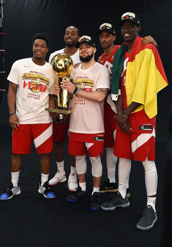 随着多伦多猛龙队总比分4-2战胜勇士夺冠,本赛季的总决赛正式落幕,赛