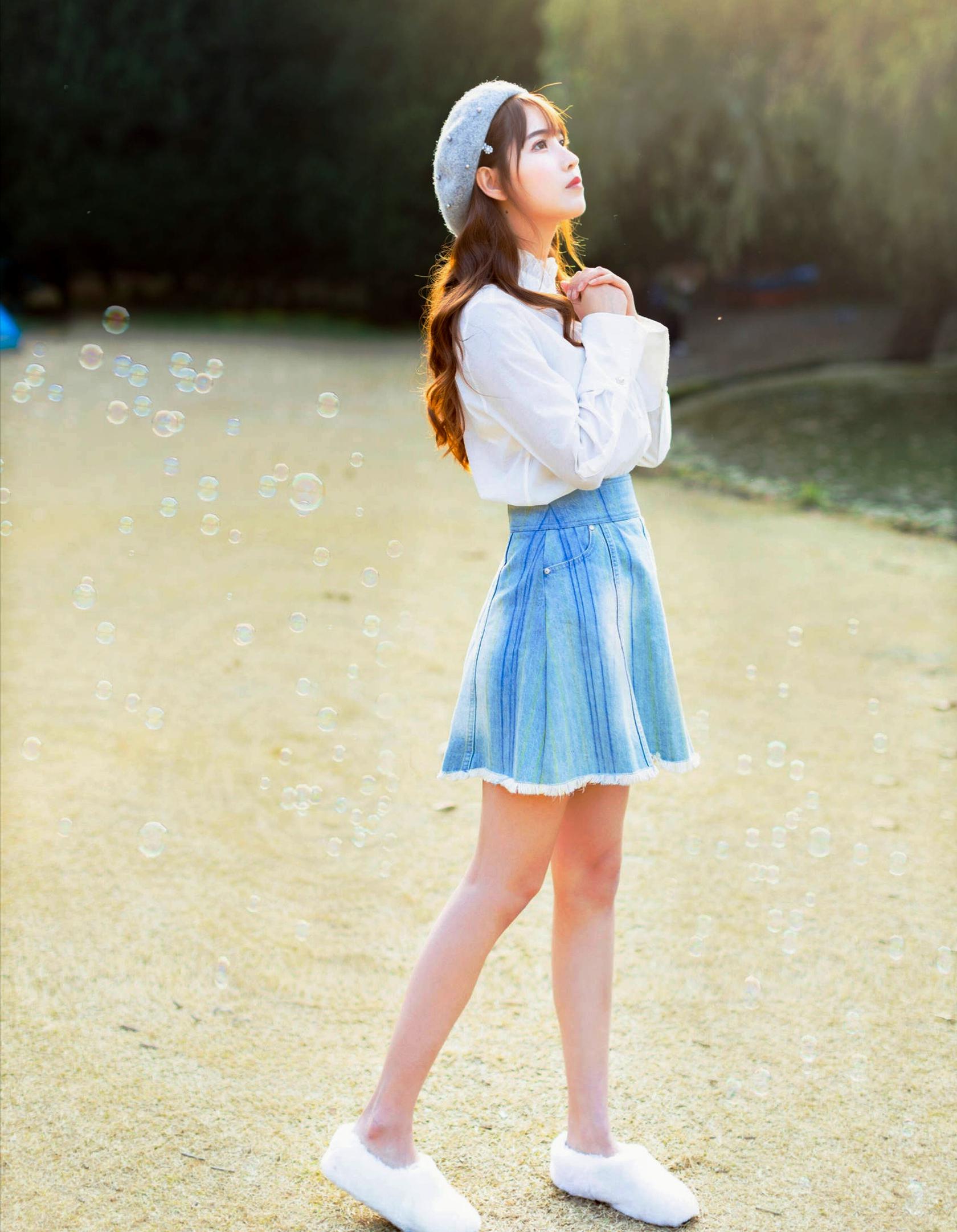 春天气息阳光美景下的唯美青涩女孩|帽子|姑娘|可爱_新浪新闻