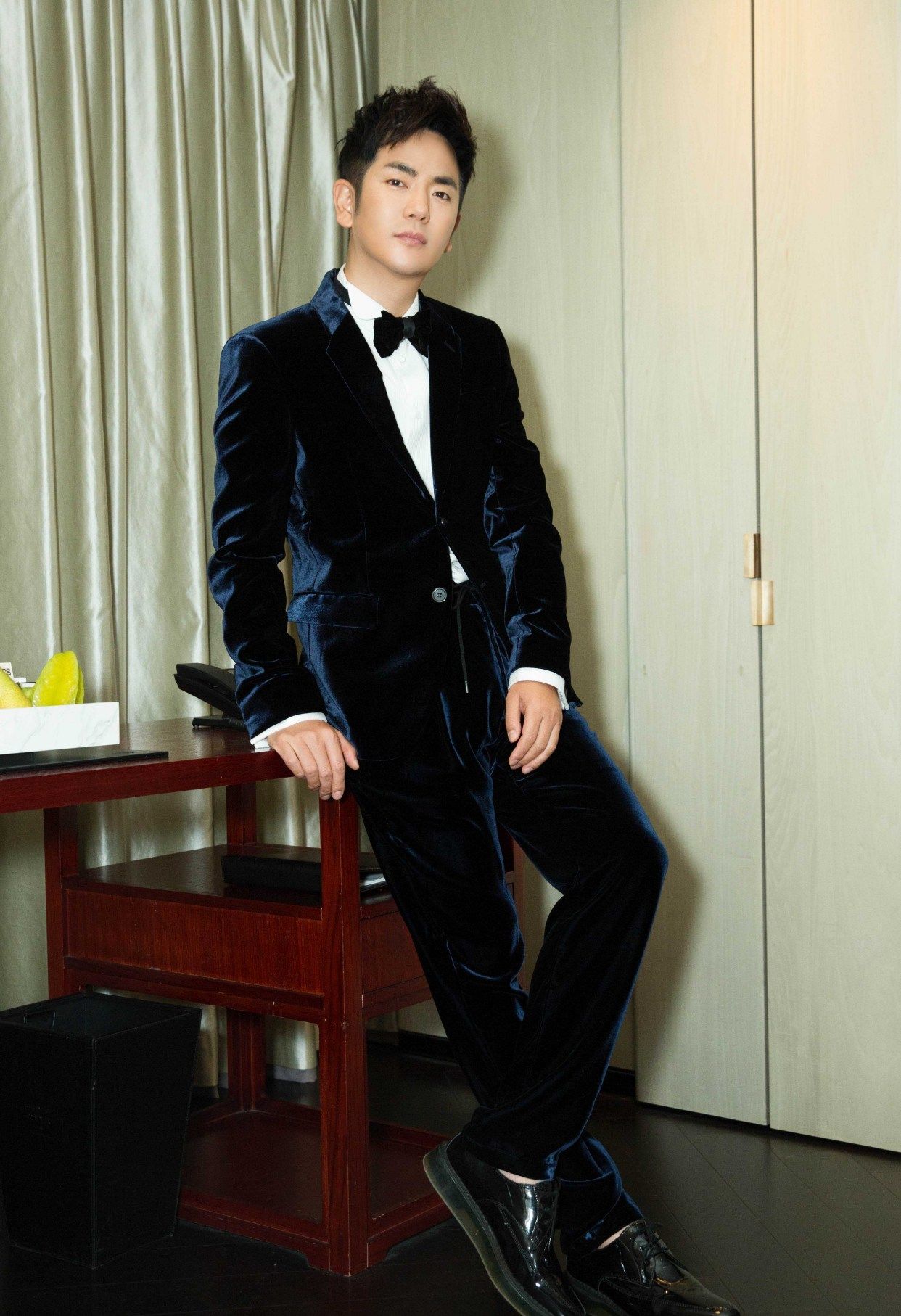 《》"温太医"张小龙高清写真 尽显优雅贵族质感__财经头条