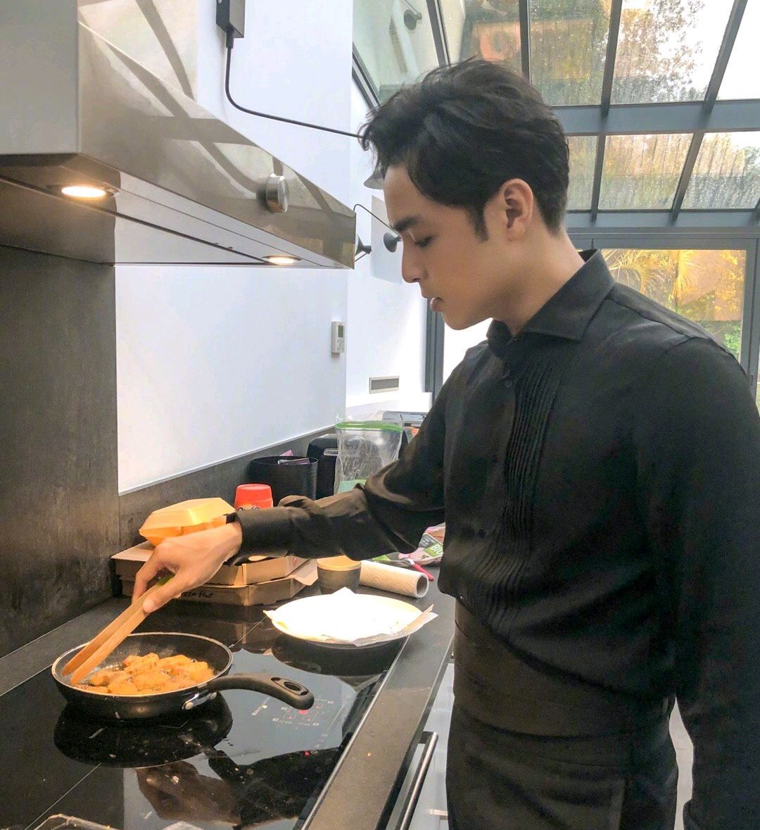 五张明道近期生活照,绅士休闲居家风格都有,最后一张风格懂吗?